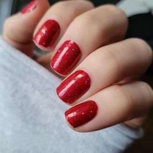 Color Street | Nose so Bright a glittery garnet red with violet flecks